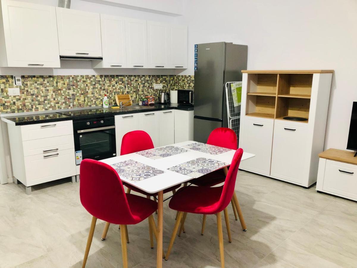 New And Modern Apartments In Villa, Near City Center M36 تيميشورا المظهر الخارجي الصورة
