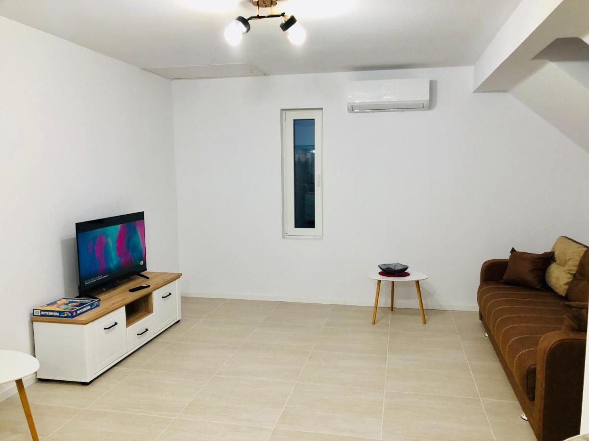 New And Modern Apartments In Villa, Near City Center M36 تيميشورا المظهر الخارجي الصورة