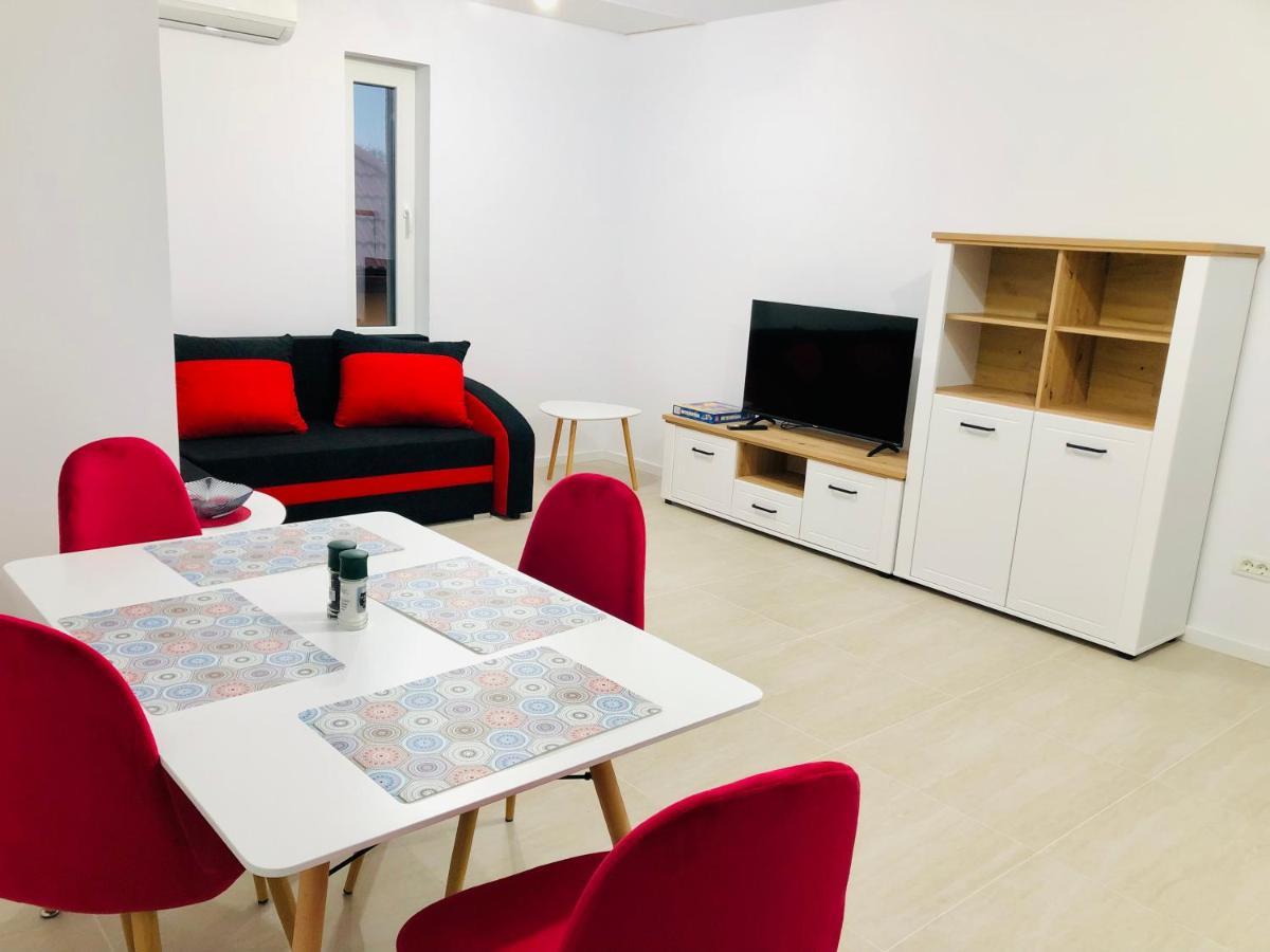New And Modern Apartments In Villa, Near City Center M36 تيميشورا المظهر الخارجي الصورة