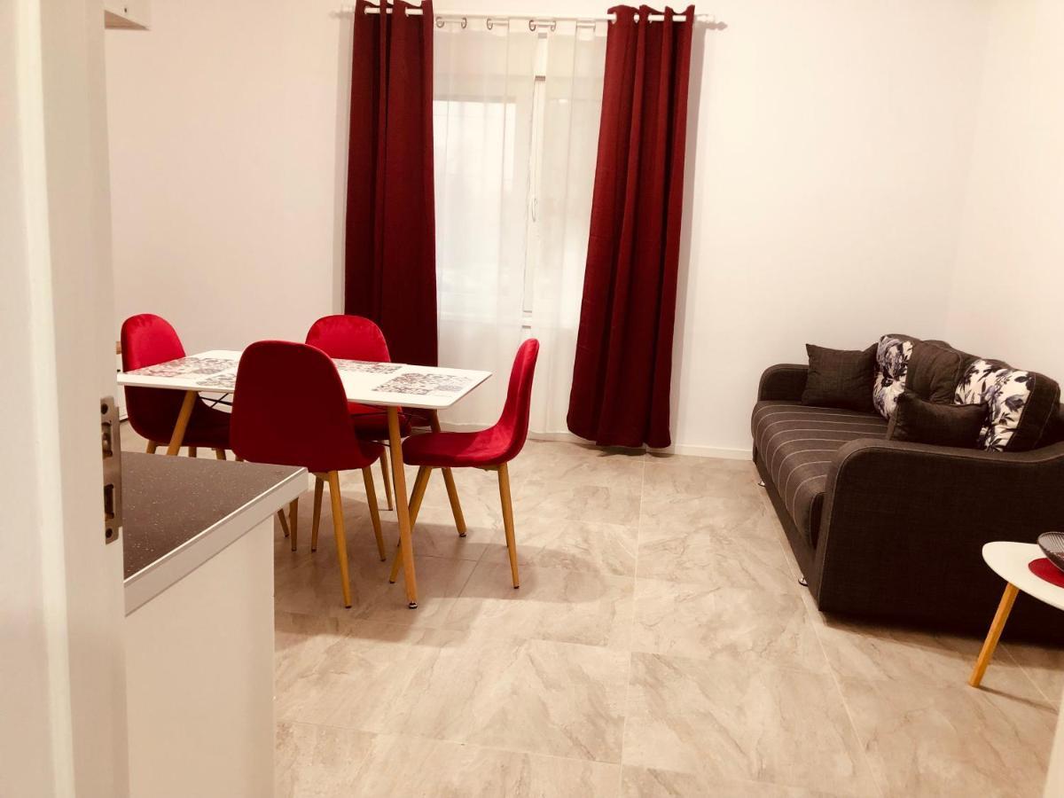 New And Modern Apartments In Villa, Near City Center M36 تيميشورا المظهر الخارجي الصورة