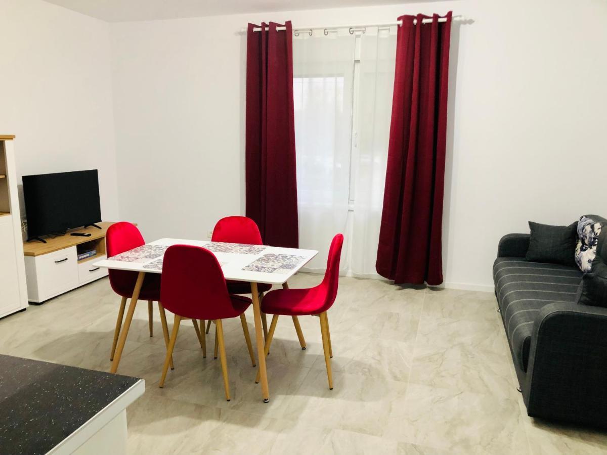 New And Modern Apartments In Villa, Near City Center M36 تيميشورا المظهر الخارجي الصورة